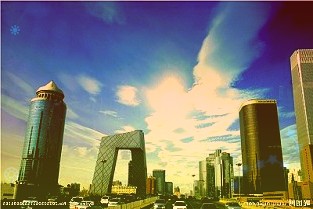 一加Ace图赏：直屏直边框、首创光哑渐变，辨识度不低